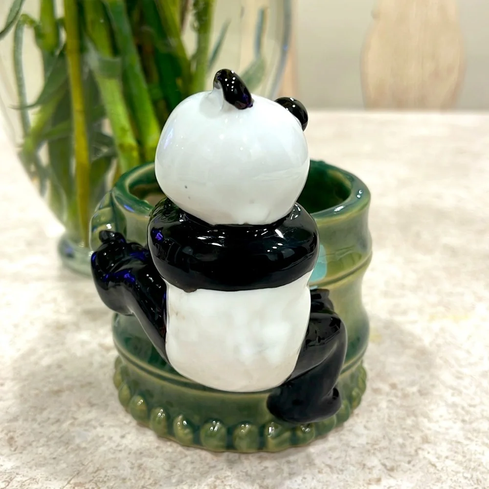 VINTAGE UNBRANDED PANDA ON A BAMBOO CERAMIC PLANTER MADE IN CHINA